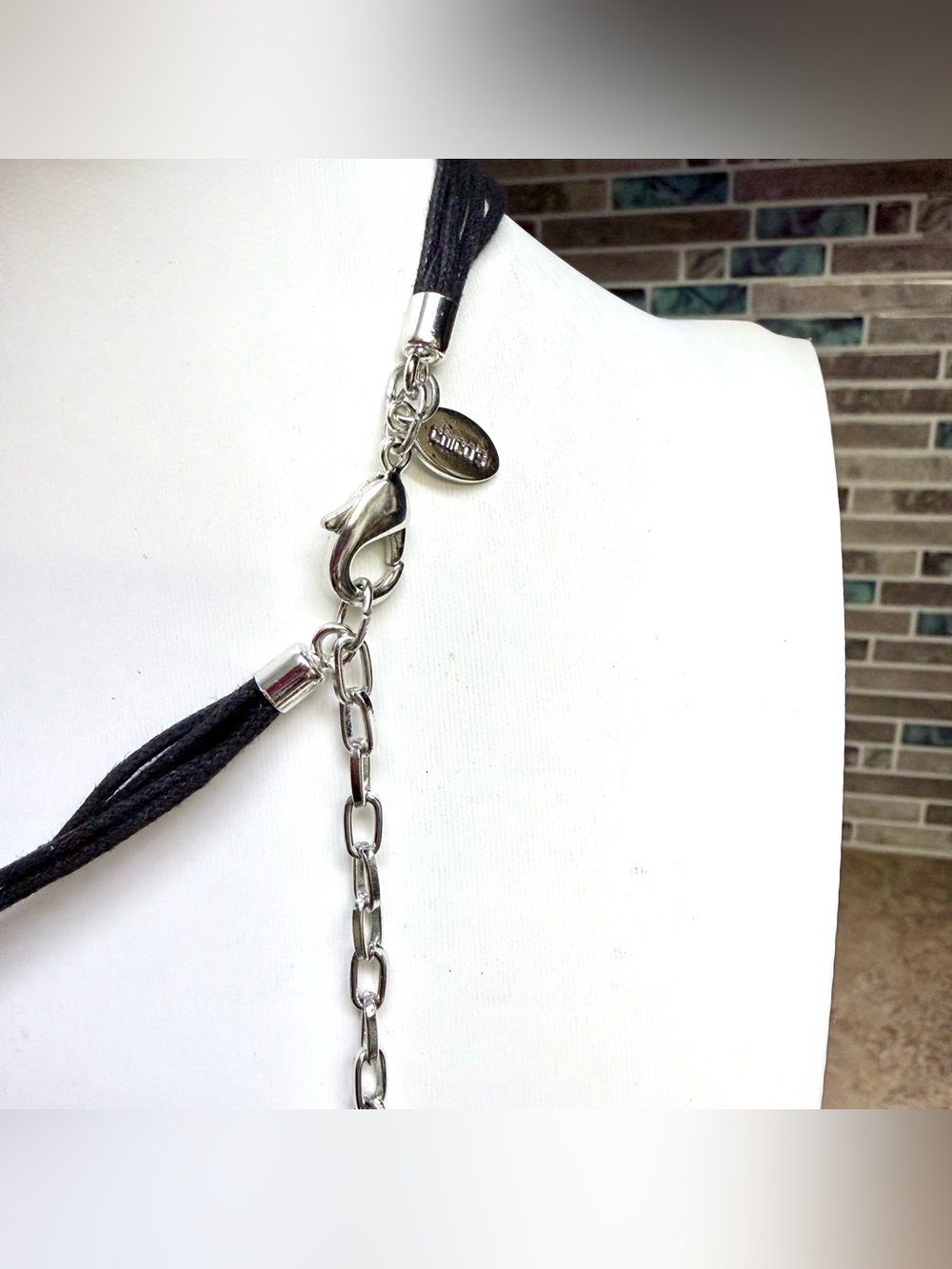 Chico’s monochromatic statement necklace - Picture 4 of 4